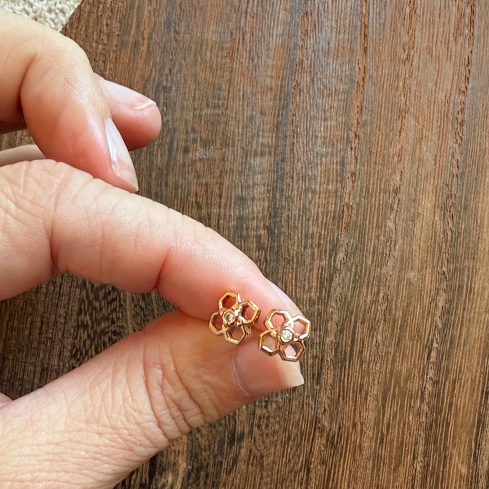 Kendra Scott rose gold rue stud
